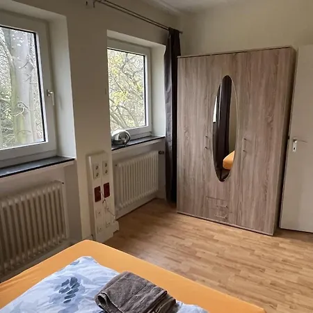 Ferienwohnung In Zentraler Lage Naehe Bahnhof Mit 3 Schlafzimmern, Wohnzimmer, Kueche, Bad, Gaeste-Wc Und Grossem Balkon, Parkplaetze Vorhanden Wilhelmshaven Extérieur photo