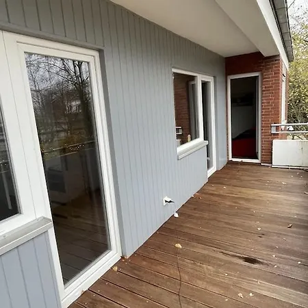 Ferienwohnung In Zentraler Lage Naehe Bahnhof Mit 3 Schlafzimmern, Wohnzimmer, Kueche, Bad, Gaeste-Wc Und Grossem Balkon, Parkplaetze Vorhanden Wilhelmshaven Extérieur photo