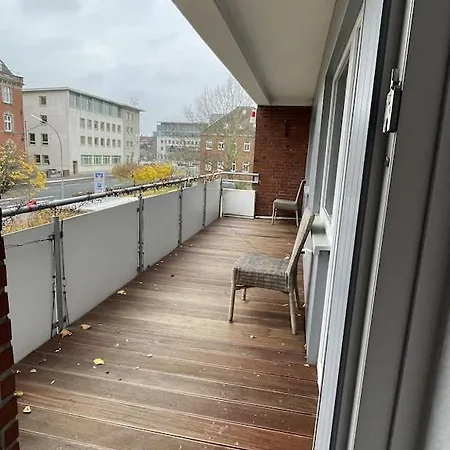Ferienwohnung In Zentraler Lage Naehe Bahnhof Mit 3 Schlafzimmern, Wohnzimmer, Kueche, Bad, Gaeste-Wc Und Grossem Balkon, Parkplaetze Vorhanden Wilhelmshaven Extérieur photo