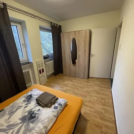 Ferienwohnung In Zentraler Lage Naehe Bahnhof Mit 3 Schlafzimmern, Wohnzimmer, Kueche, Bad, Gaeste-Wc Und Grossem Balkon, Parkplaetze Vorhanden Wilhelmshaven Extérieur photo