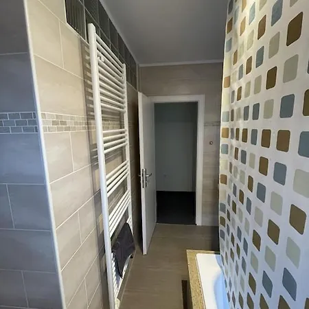 Ferienwohnung In Zentraler Lage Naehe Bahnhof Mit 3 Schlafzimmern, Wohnzimmer, Kueche, Bad, Gaeste-Wc Und Grossem Balkon, Parkplaetze Vorhanden Wilhelmshaven Extérieur photo