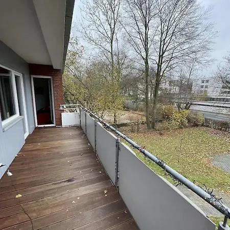 Ferienwohnung In Zentraler Lage Naehe Bahnhof Mit 3 Schlafzimmern, Wohnzimmer, Kueche, Bad, Gaeste-Wc Und Grossem Balkon, Parkplaetze Vorhanden Wilhelmshaven Extérieur photo