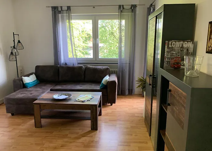 Ferienwohnung In Zentraler Lage Naehe Bahnhof Mit 3 Schlafzimmern, Wohnzimmer, Kueche, Bad, Gaeste-Wc Und Grossem Balkon, Parkplaetze Vorhanden