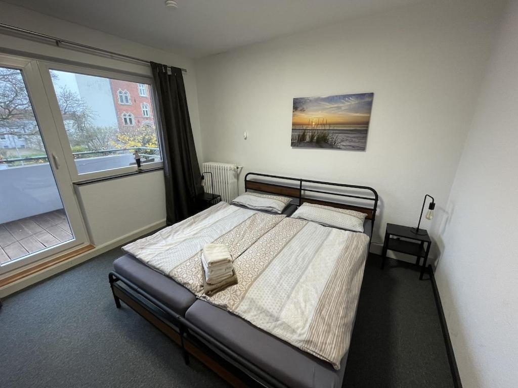 Bahnhofsnähe: Zentrale 3-zimmer Mit Balkon Wilhelmshaven
