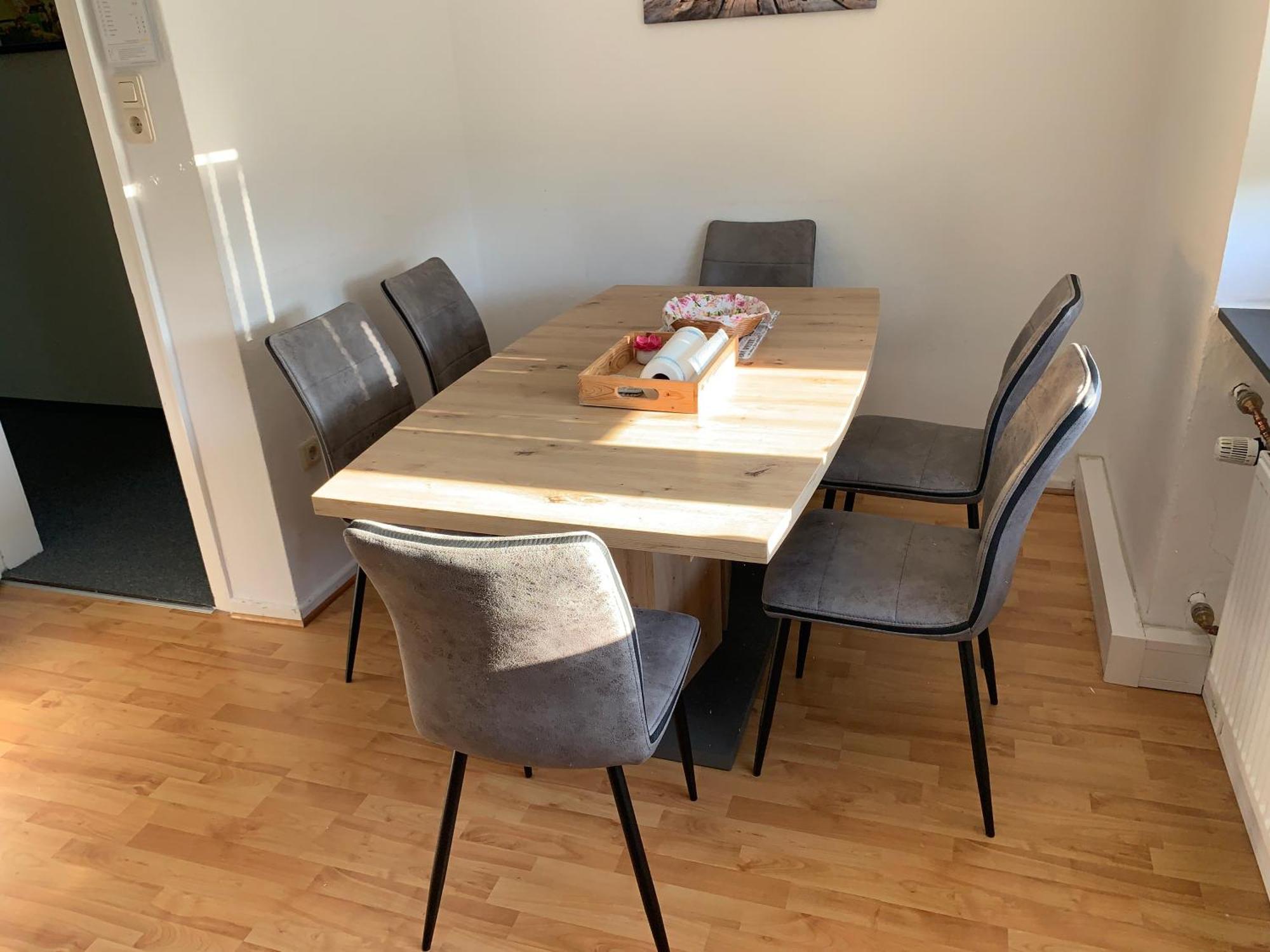 Apartment Bahnhofsnähe: Zentrale 3-zimmer Mit Balkon *