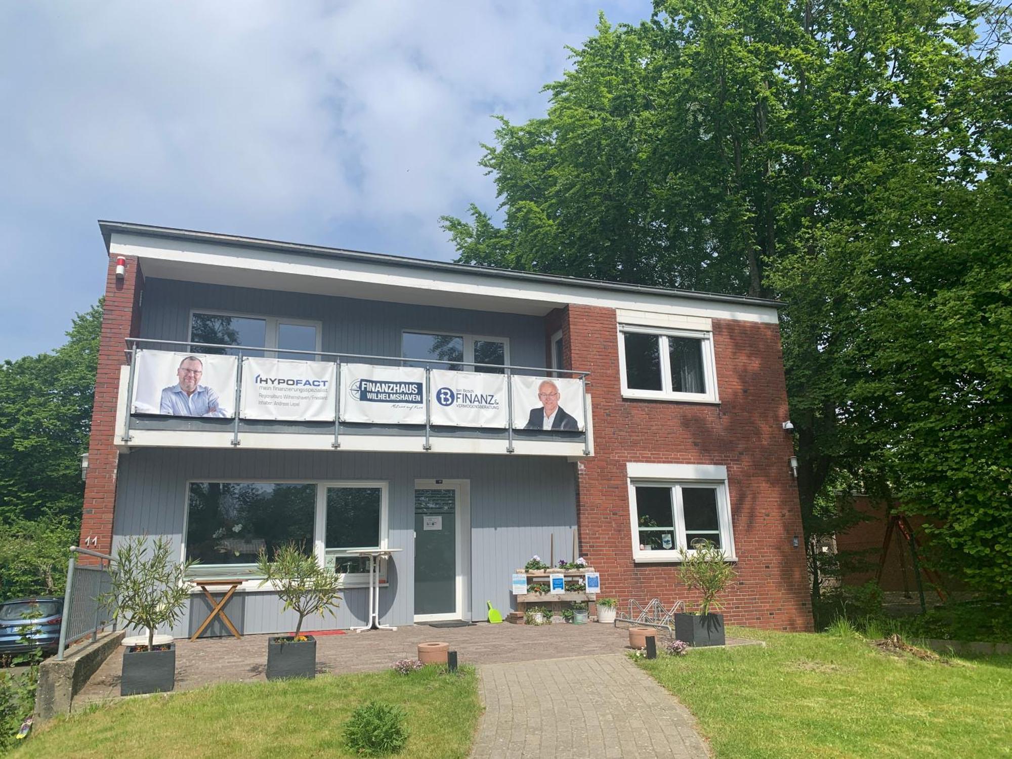 Bahnhofsnähe: Zentrale 3-zimmer Mit Balkon Apartment