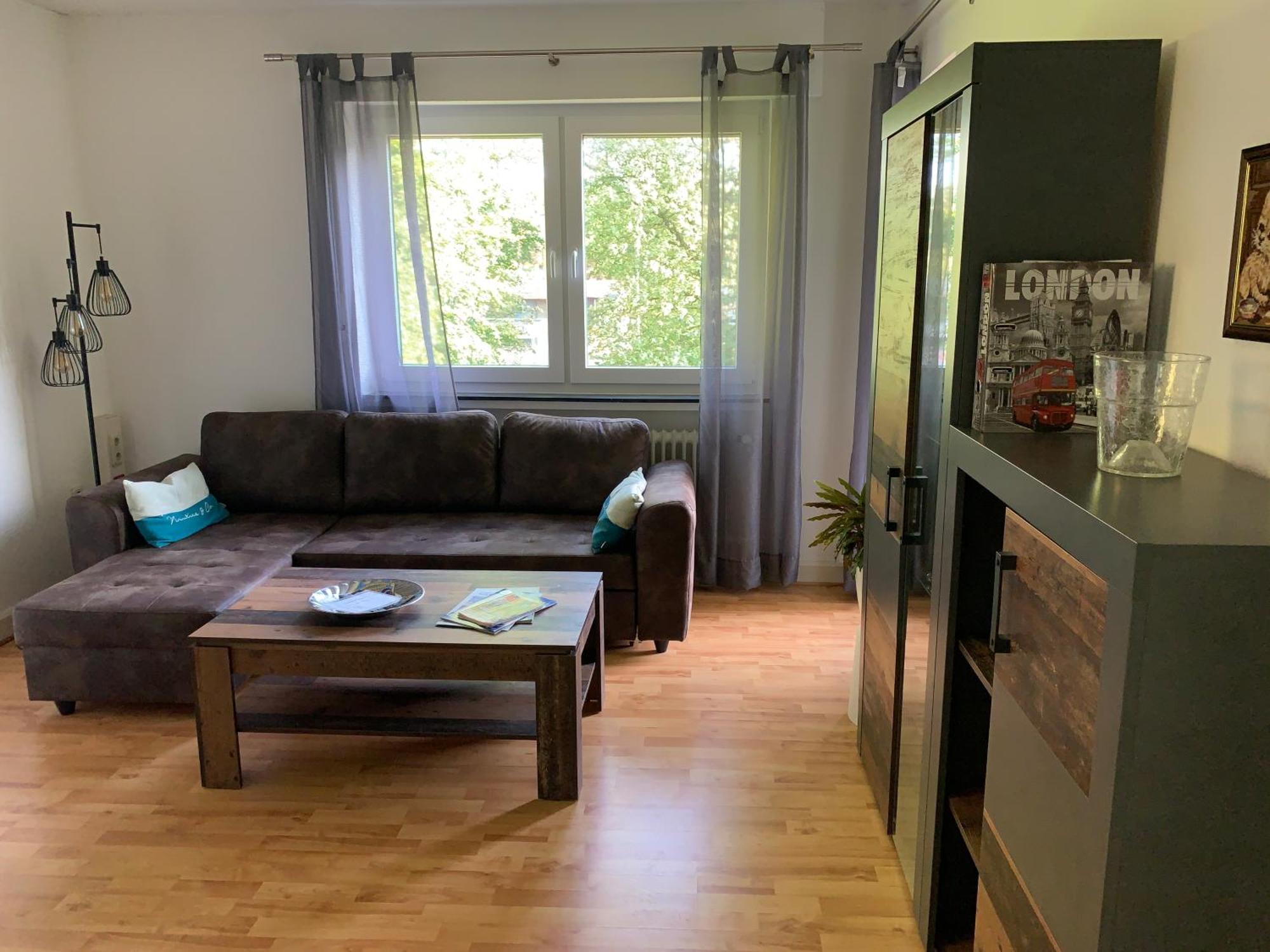 Bahnhofsnähe: Zentrale 3-zimmer Mit Balkon Apartment Wilhelmshaven