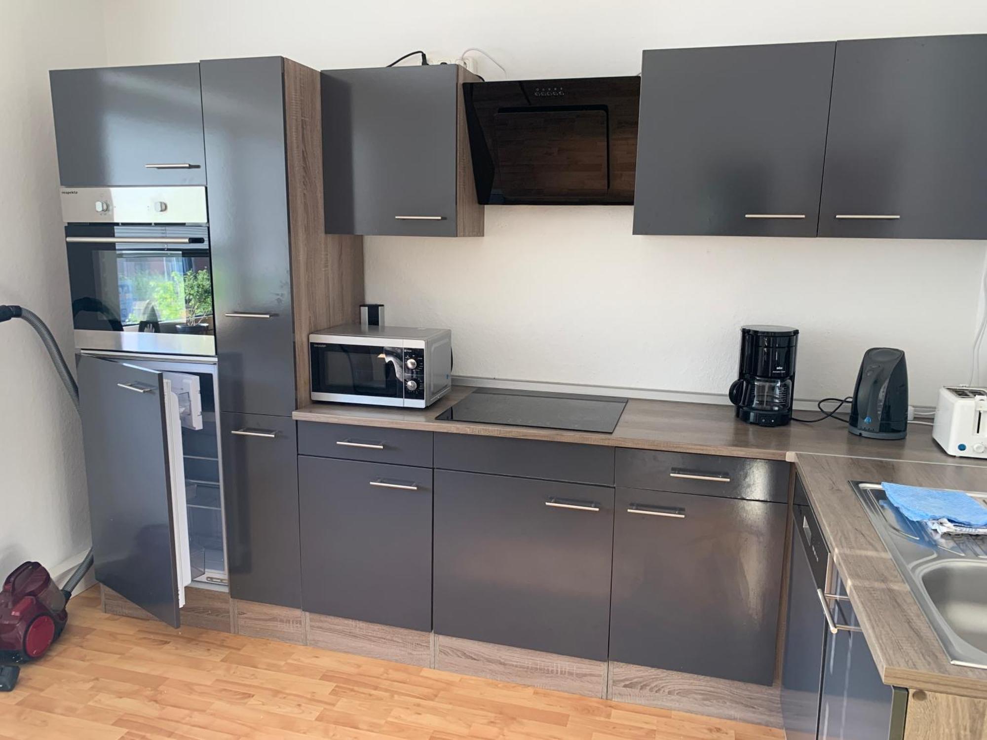 Bahnhofsnähe: Zentrale 3-zimmer Mit Balkon Apartment Wilhelmshaven